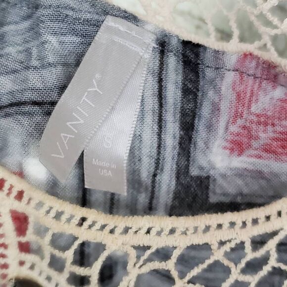 Vanity Small Red/Gray Lsce Sleeveless Top Shell - Picture 3 of 10